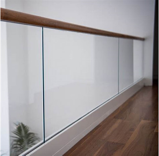 Sleek Deck Railing: Glass Panels in Aluminum U-Channel - Anewson